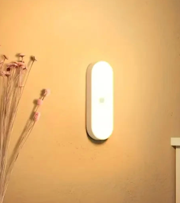 נייט-קלאמפ – מנורת לילה מגנטית עם שליטת עמעום